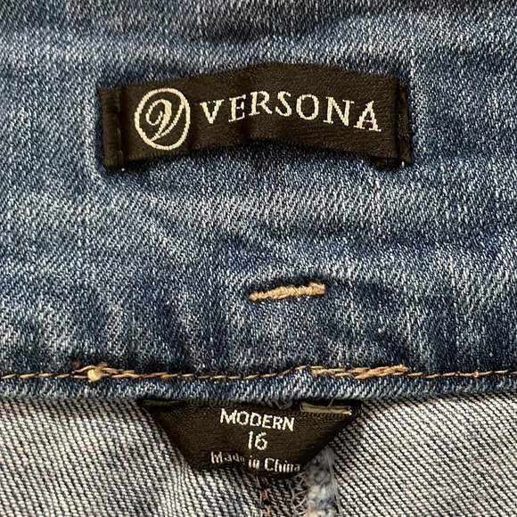 VERSONA NWT Jean Shorts Size 16 - Picture 4 of 10